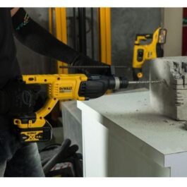 DeWalt DCH133NT akumulatorski elektro-pneumatski čekić 18V SDS-Plus, bez baterije i punjača