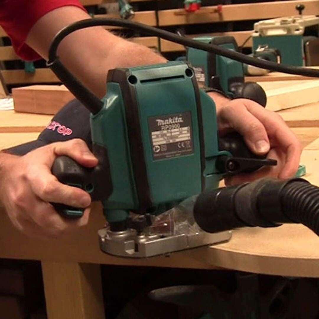 Makita_RP0900X_površinska_glodalica_ober_frezer_900W_8mm_6mm_u_koferu_prodajaalata.co.rs_3