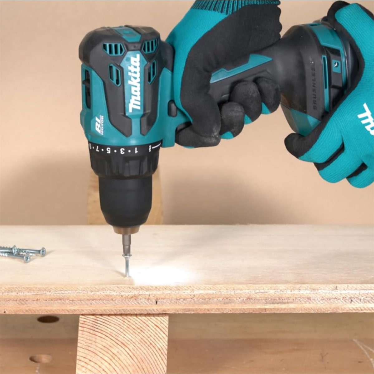 Makita-DDF490RTJ-akumulatorska-bušilica-šrafilica-odvijač-2-x-18V-5Ah-makpac-prodajaalata.co.rs-9