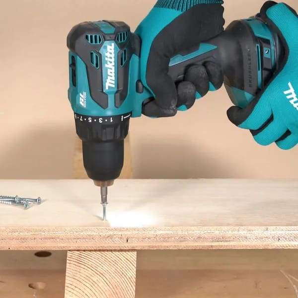 Makita-DDF490WV-akumulatorska-busilica-odvijac-1-x-18V-2-Ah-LXT-Brushless-motor-podajaalata.co.rs-6